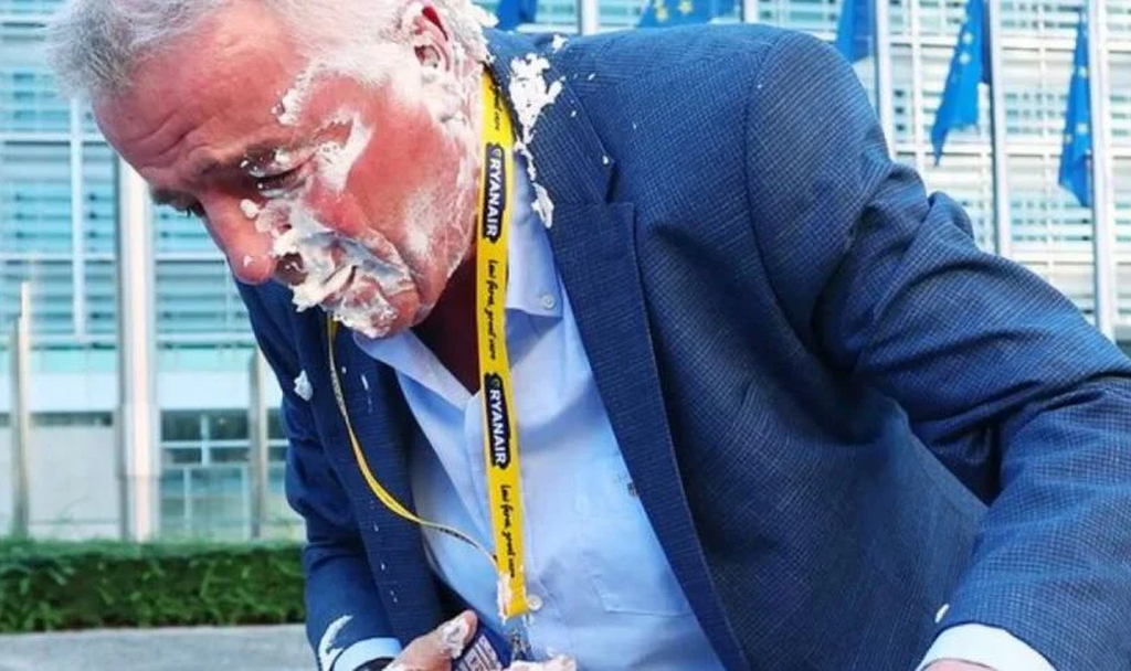 Michael O'Leary, Ryanair boss gets a face full of cream pie